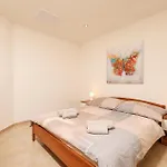 Front In Vakantiehuis *