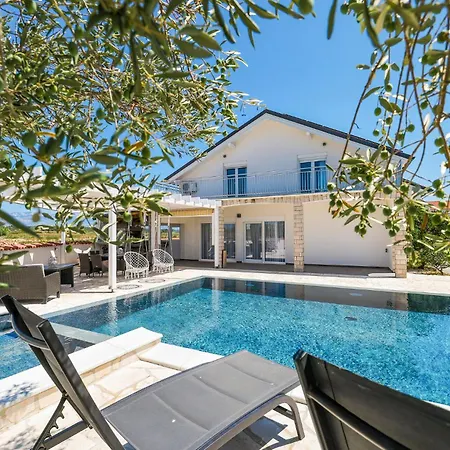 Gorgeous In With Wifi Tatil Evi Vrsi