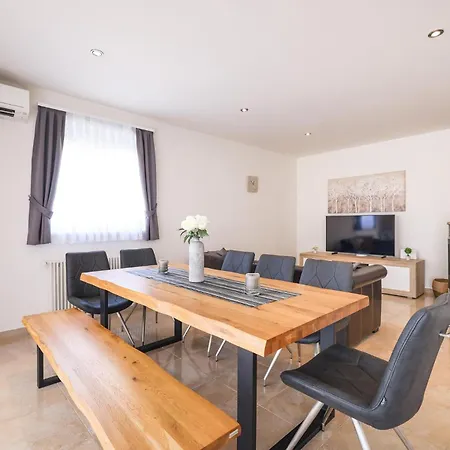 Gorgeous In With Wifi *